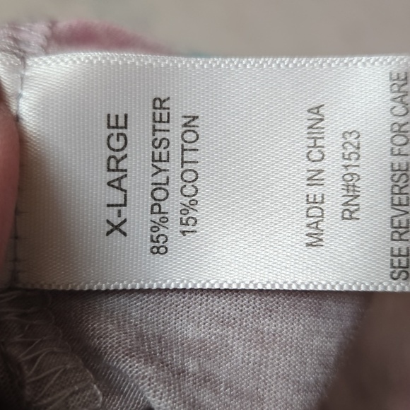 Multicolored Crop Tee with V-Neck and Relaxed Fit - Picture 4 of 7